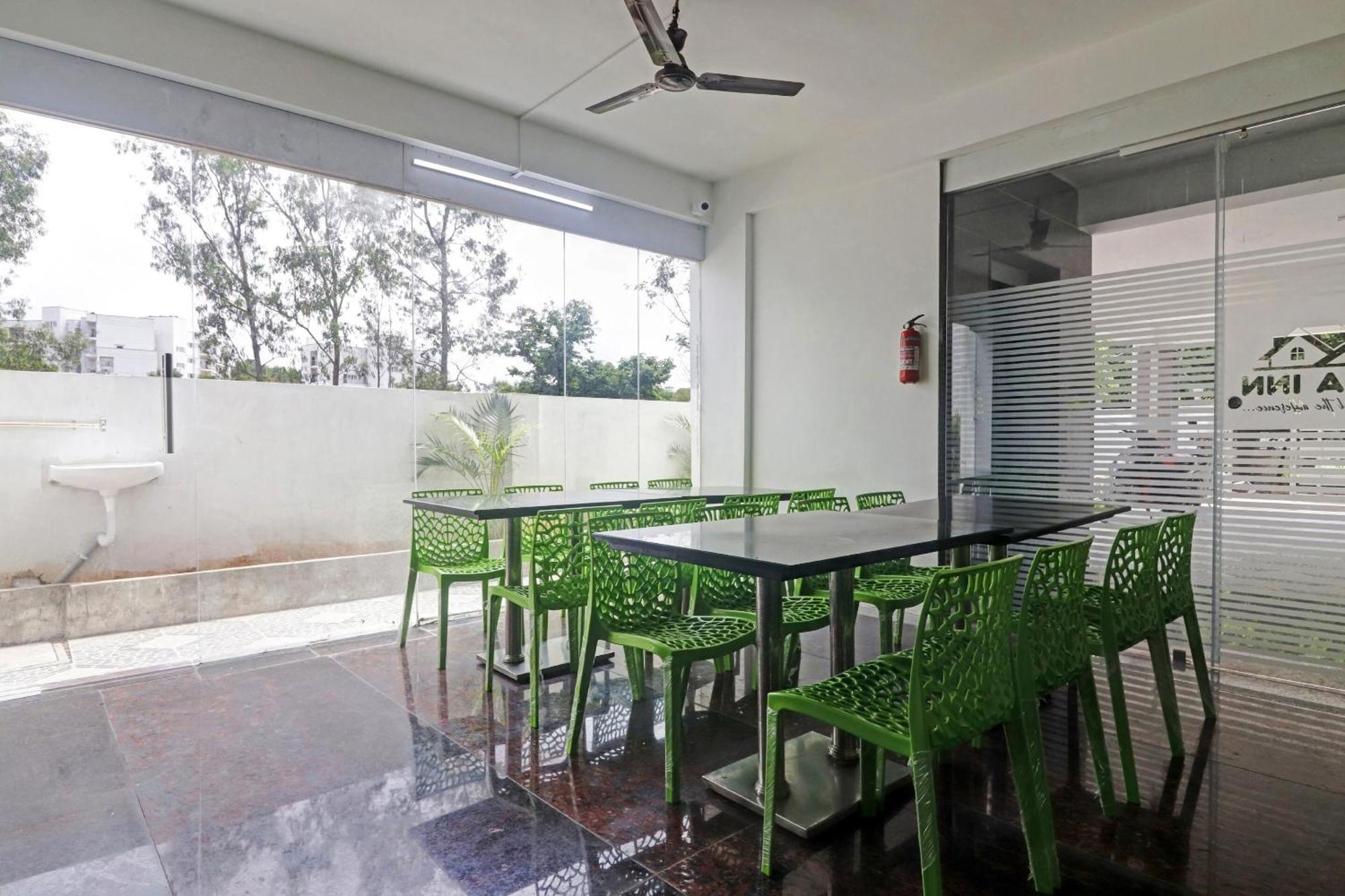 Super Capital O Srinika Inn Gachibowli ภายนอก รูปภาพ