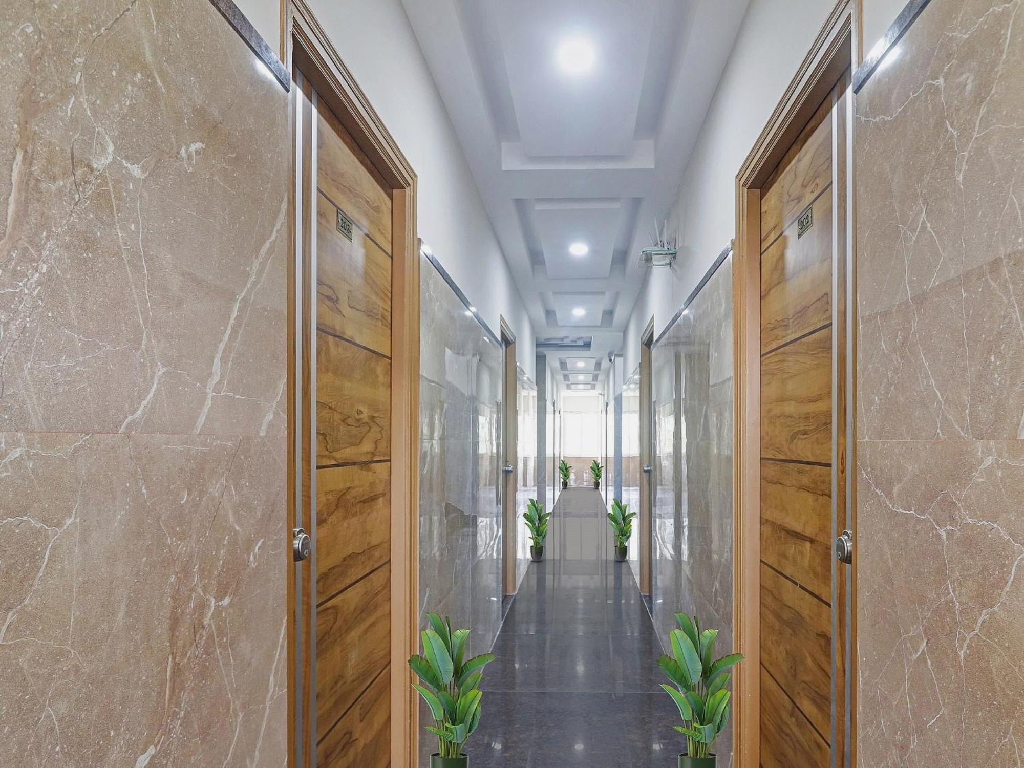 Super Capital O Srinika Inn Gachibowli ภายนอก รูปภาพ