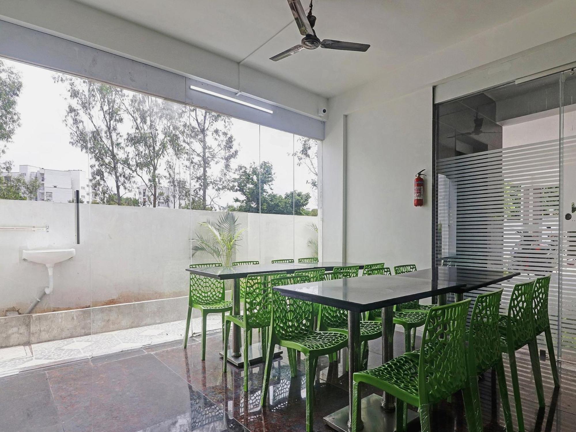 Super Capital O Srinika Inn Gachibowli ภายนอก รูปภาพ